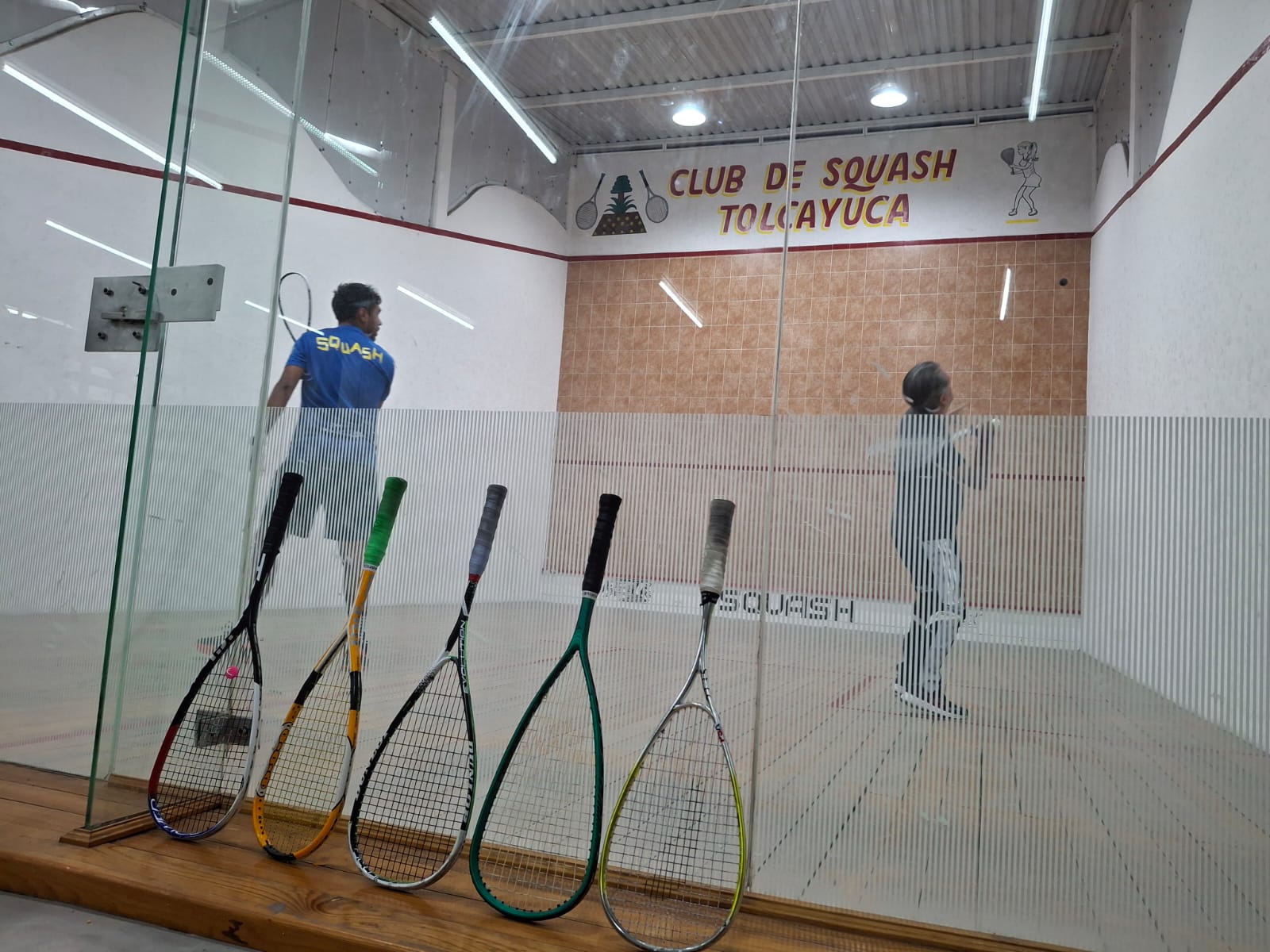Jugadores en plena reta